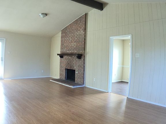 5th image of 1030 Alexandria Ave