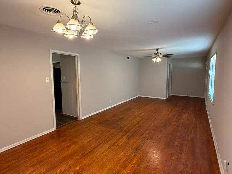 6413 Lambeth Ln — Photo 24