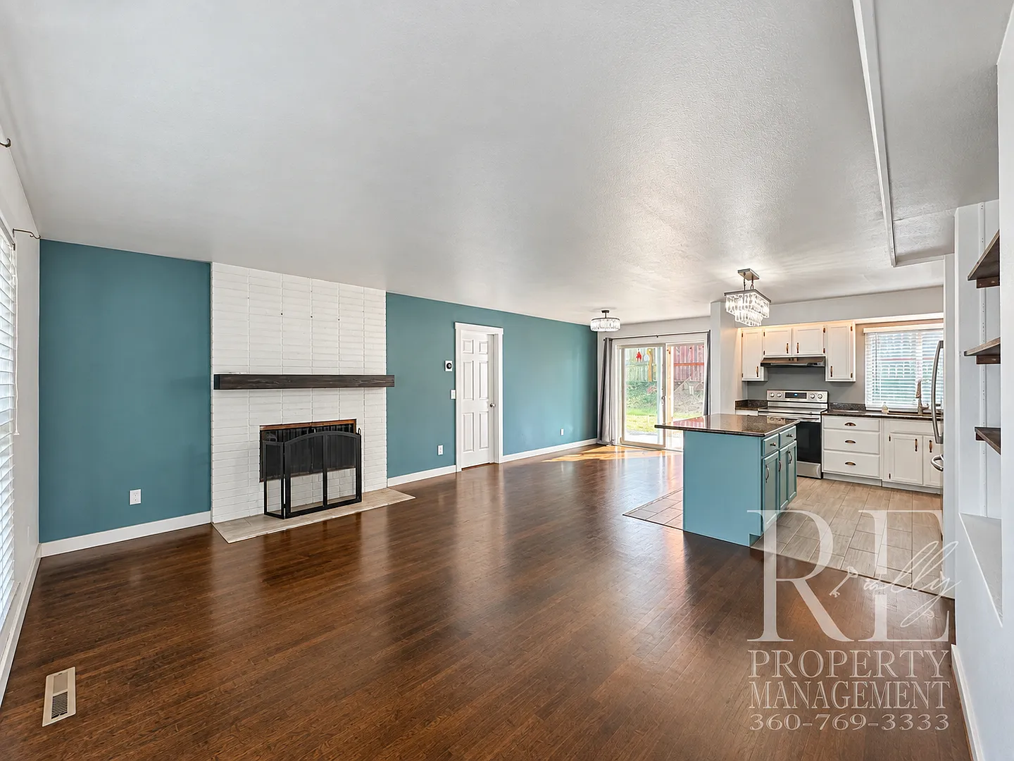 Spacious 3-Bedroom Home with Bonus Room, Fireplace & Expansive Patio — Photo 2