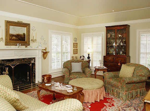3rd image of 4324 Larchmont Ave