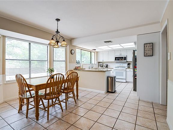 4th image of 2803 Carmel Dr