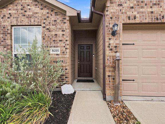 4th image of 8019 Vacek Meadows Loop