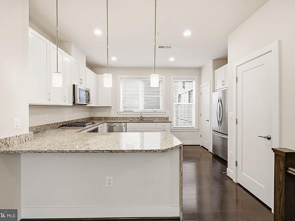 3rd image of 8033 Tribeca St
