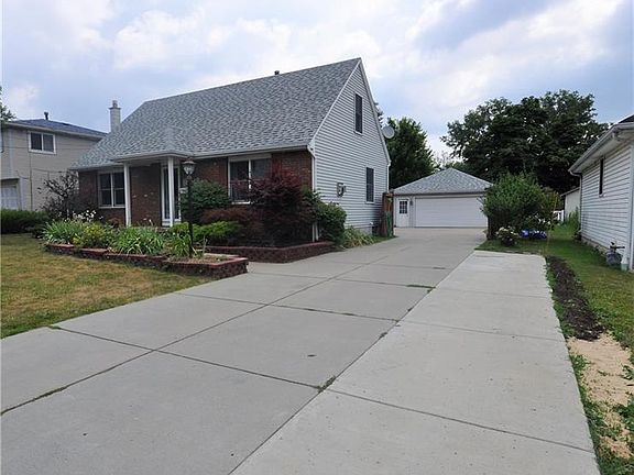 3rd image of 27 Lackawanna Ave