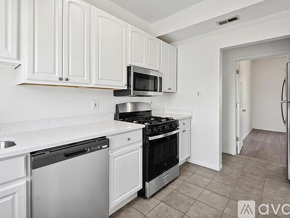 3rd image of 4857 N Lawndale Ave APT 203