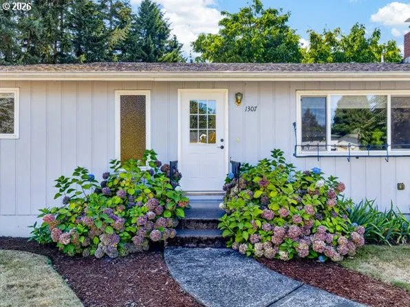 1307 Sherri Ct, West Linn, OR 97068