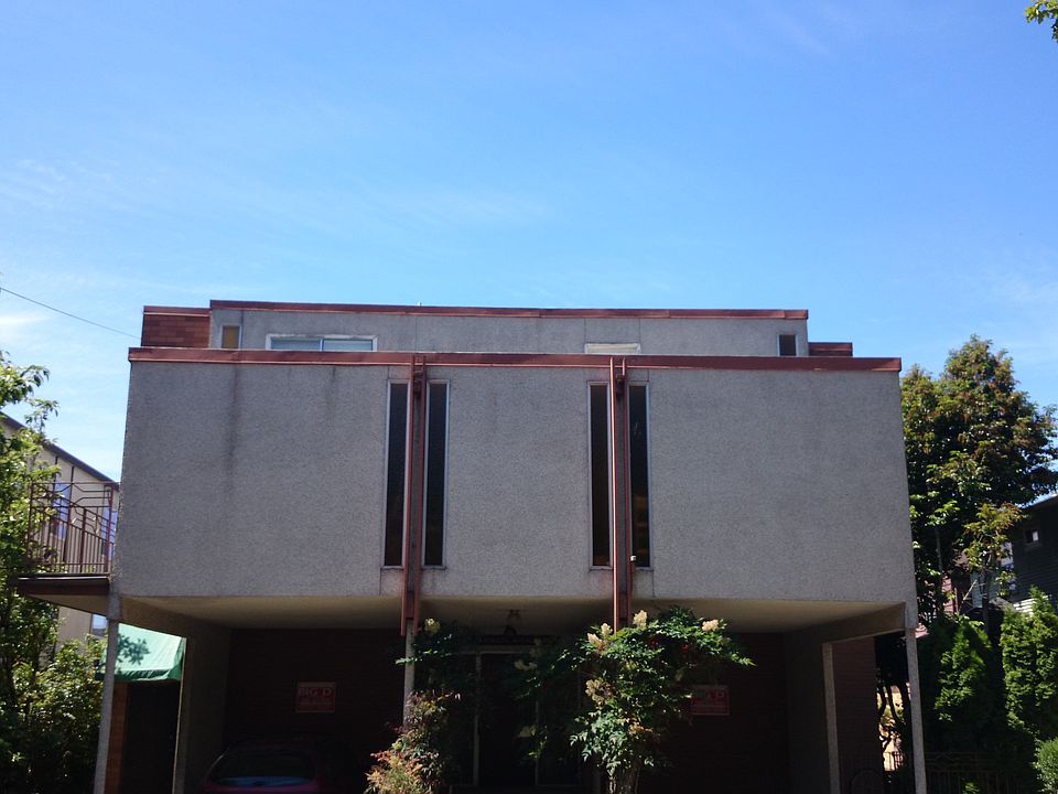 1st image of 2037 Franklin Ave E APT 201