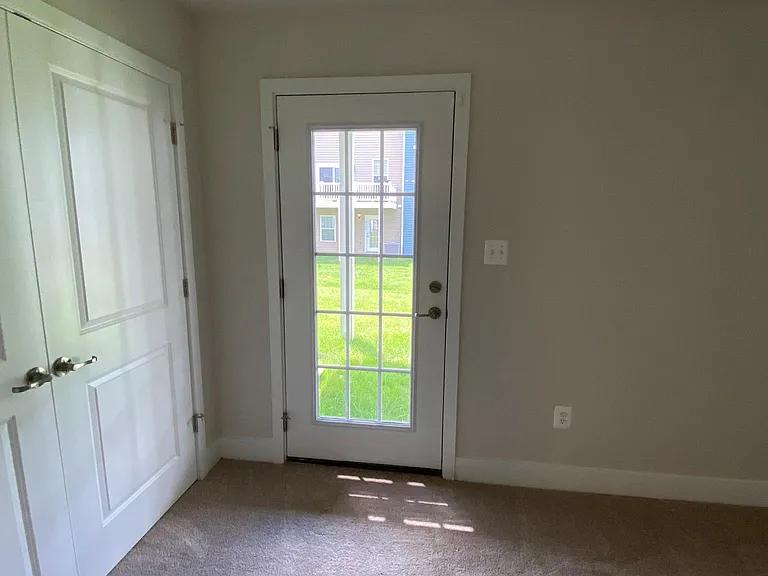 2106 Devine Rd — Photo 17