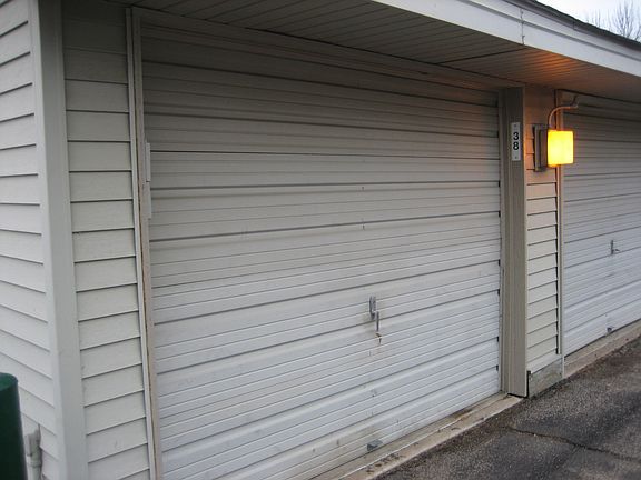 2nd image of 1016 Westbrooke Way APT 3