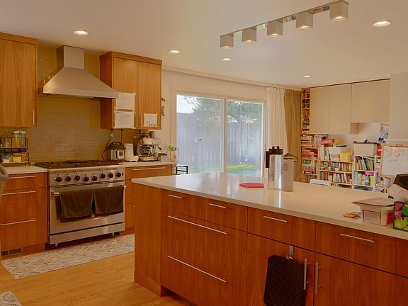 5th image of 4118 93rd Ave SE