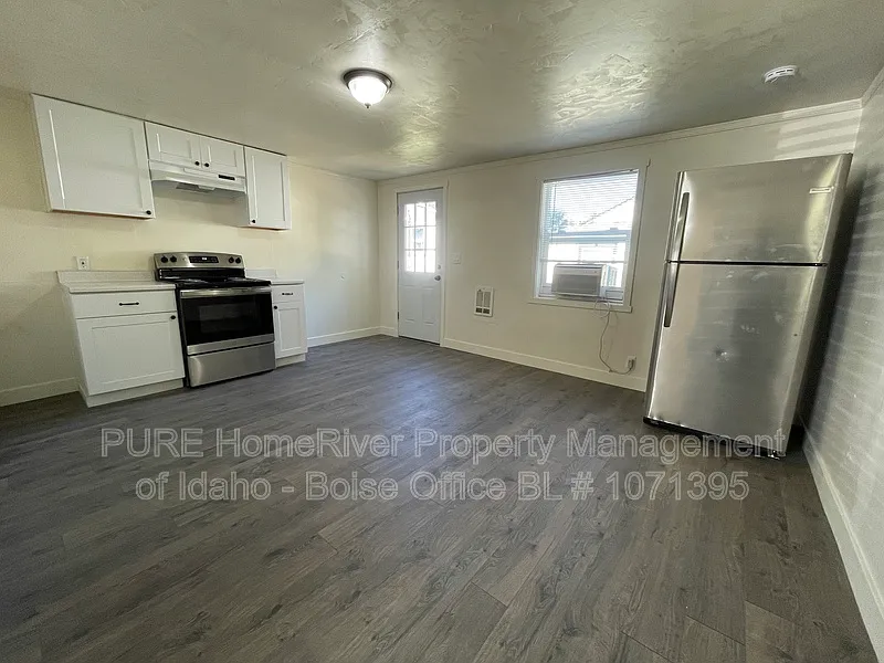 1 bed, 1.0 bath, 450 sqft, $1,000 — Photo 3
