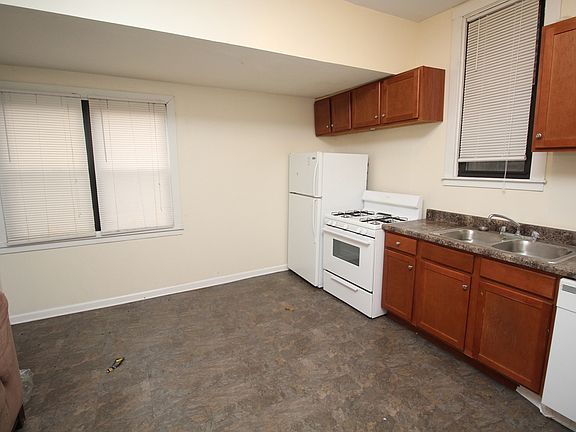 2nd image of 2260 N Southport Ave