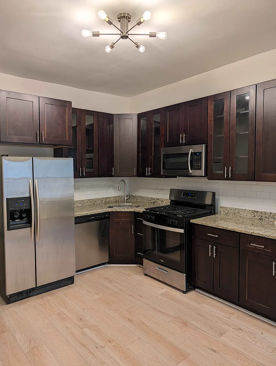 Building Photo - 2302 N Hamlin Ave #1