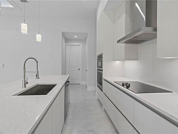5th image of 1745 Everglades BLVD S