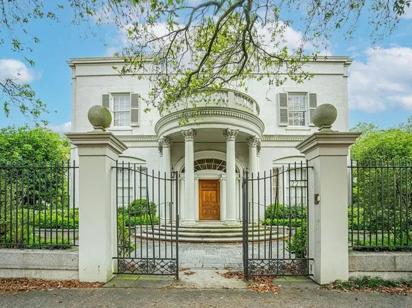 2211 Prytania St, New Orleans, LA 70130