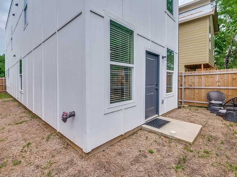 2325 Budd St — Photo 12