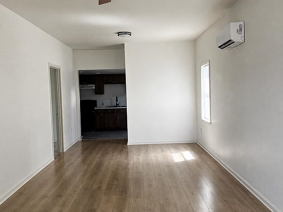 3rd image of 226 Cherry St