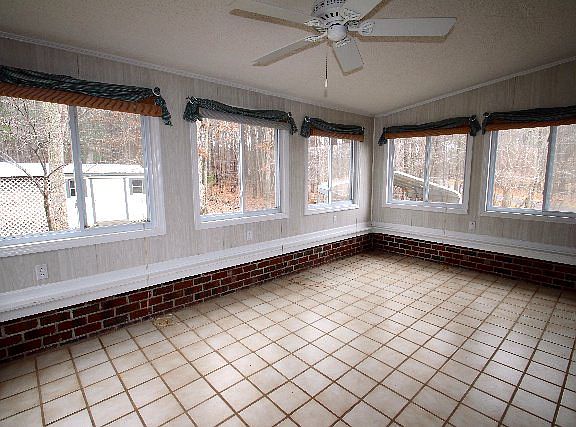 3rd image of 239 W Harbor Dr