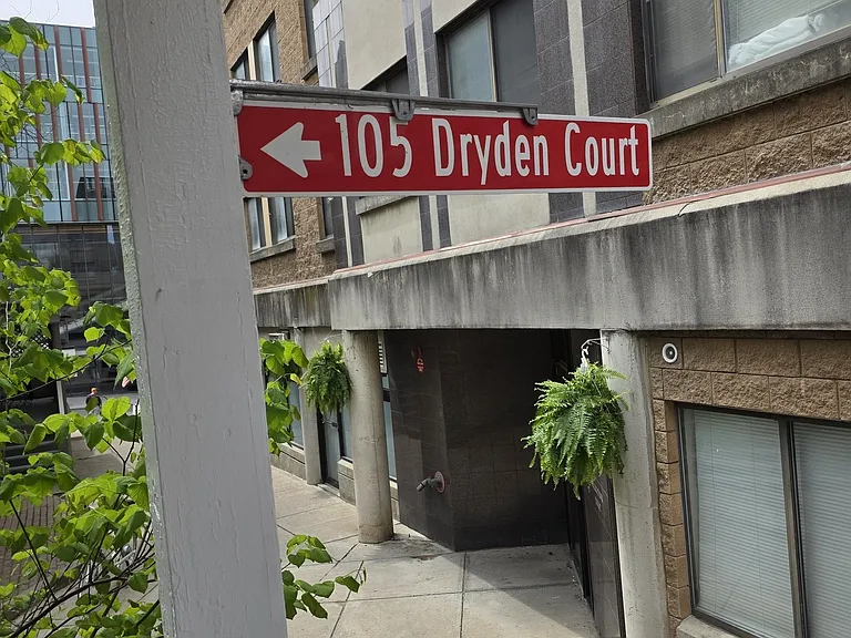 105 Dryden Ct — Photo 37
