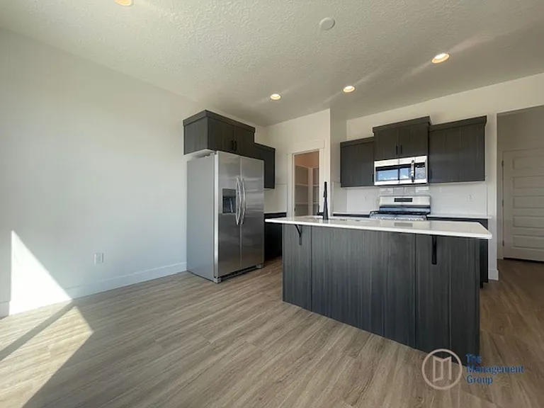 4179 E Elrond Ln — Photo 2
