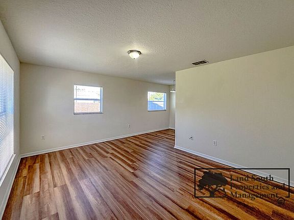 3rd image of 5801 Charlton Dr
