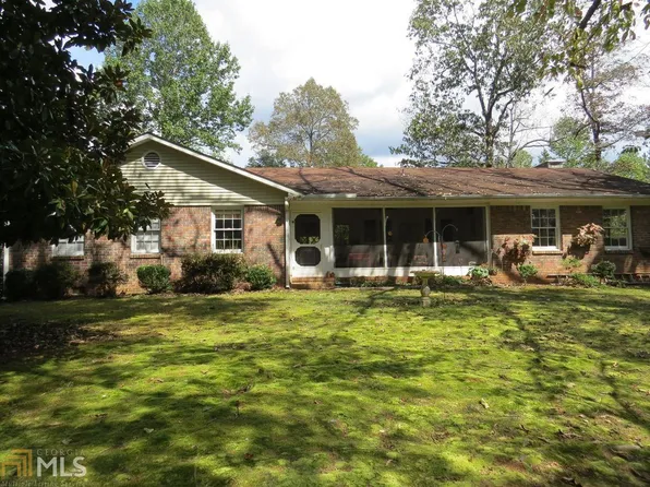 3187 Talmadge Dr, Clarkesville, GA 30523