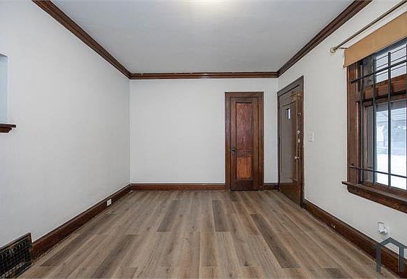 3rd image of 13705 Glendale Ave
