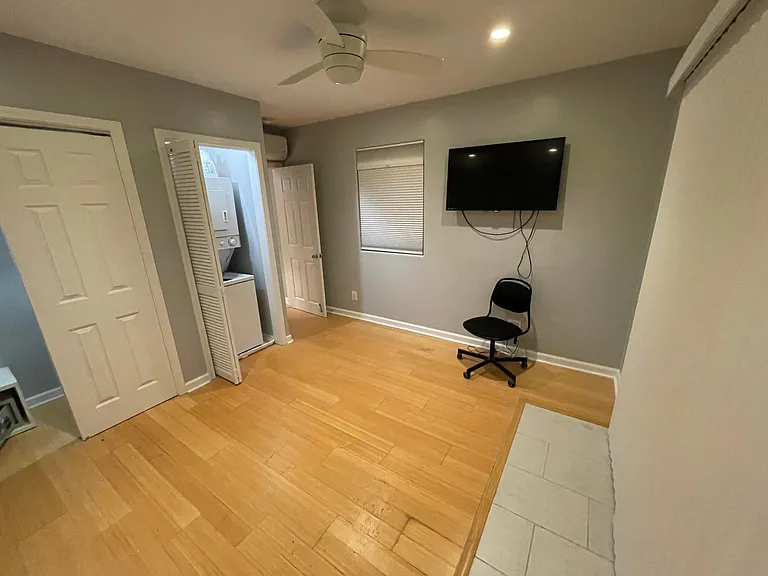 Daisy St — Photo 16