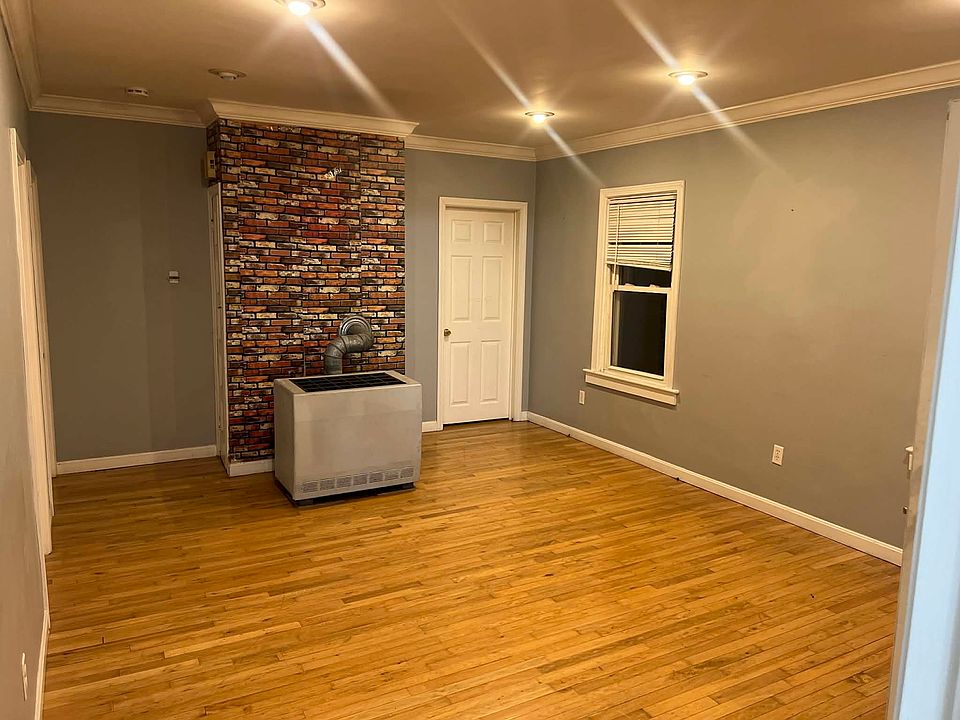 1st image of 157 Crapo St APT 3