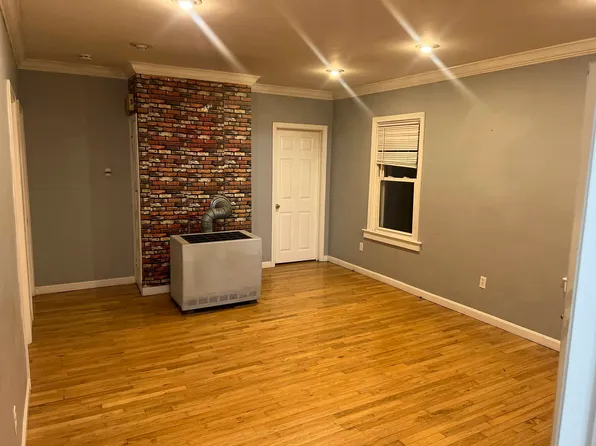 157 Crapo St APT 3, New Bedford, MA 02744