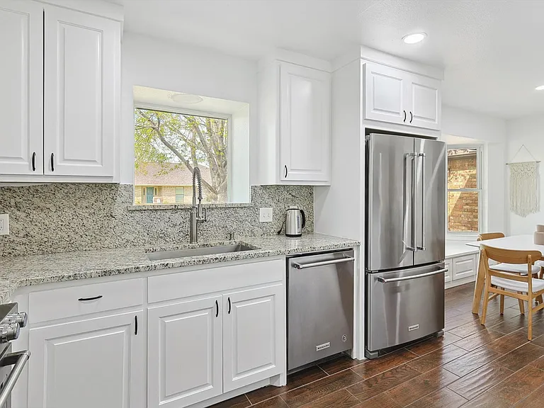 3322 Darby Ln — Photo 31