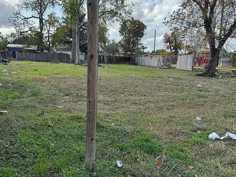 8605 Airline Dr — Photo 3