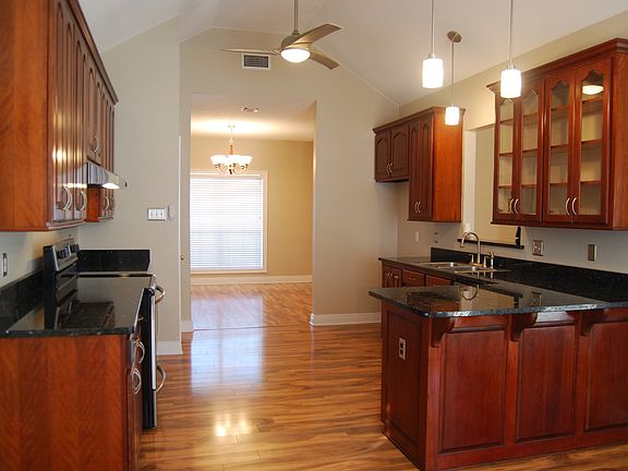 2nd image of 1818 Harvest Dr