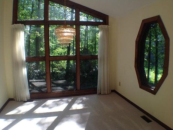 5th image of 1321 Laurel Cliff Dr SE
