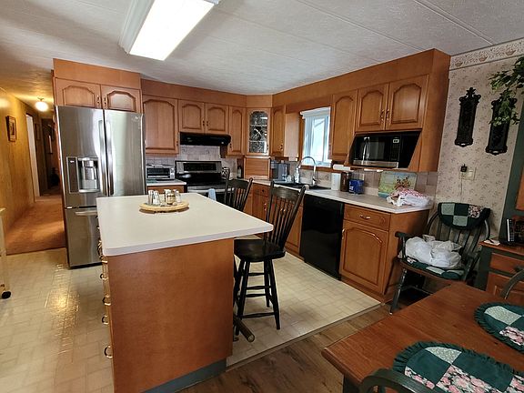 3rd image of 9839 Lakeshore Rd #5