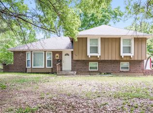 7808 E 120th St, Grandview, MO 64030