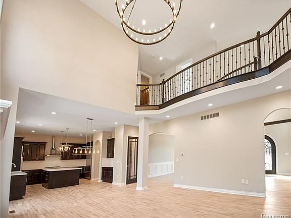 5th image of 907 Mitchell Ct