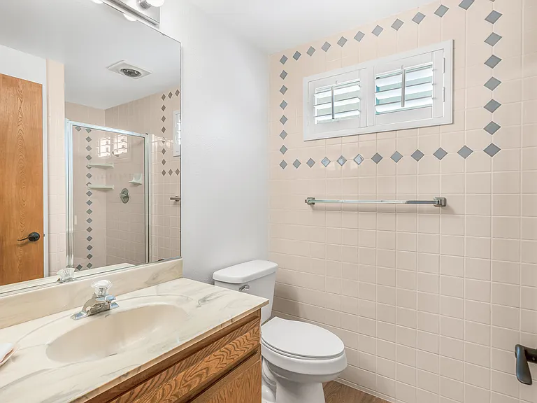 221 Rossmore Dr — Photo 10
