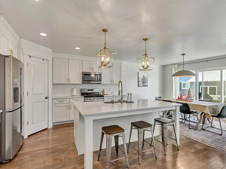 1591 W Quailhill Rd #1 — Photo 3