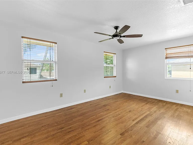 11610 NW 43rd St — Photo 24