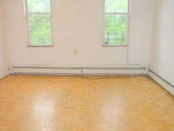 4th image of 6200 N Clark St