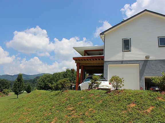See that sky ! Parking at Garage.