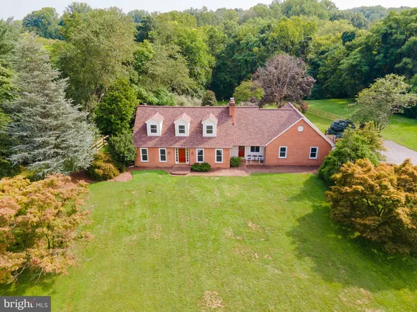 890 Willowdale Dr, Shepherdstown, WV 25443