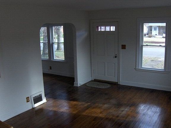 5th image of 374 Bartley Ave