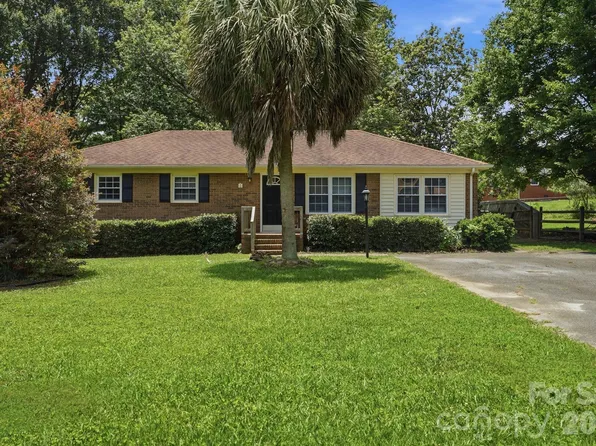 218 Drye Ln, Matthews, NC 28104