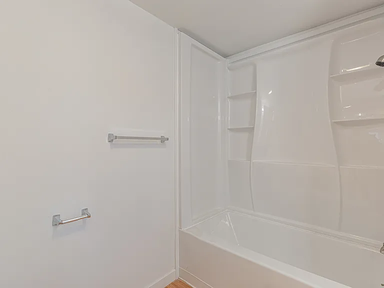 521 Williams Ave S — Photo 5