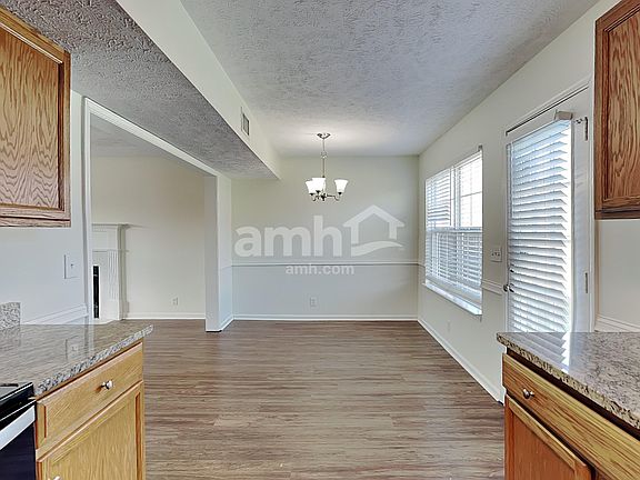 4th image of 1507 Killarney Dr