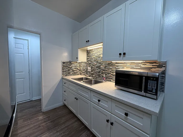 208 N La Peer Dr #7 — Photo 11