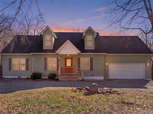 7640 Clintonville Rd, Clarkston, MI 48348