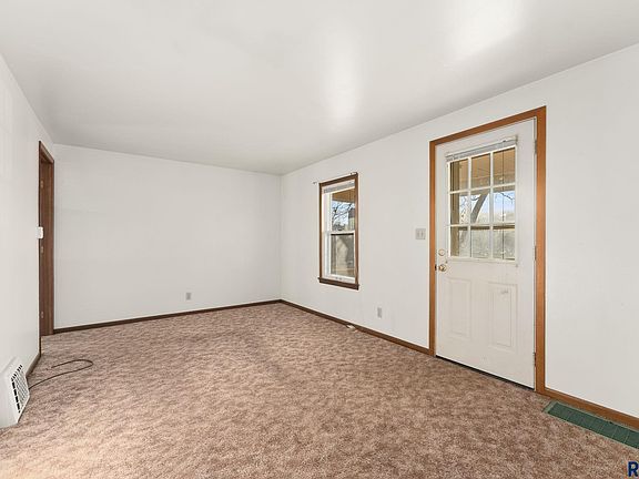 4th image of 806 S Grange Ave